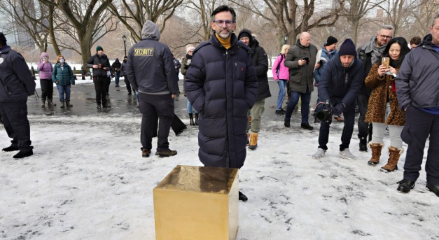 10 millió dollárt érő aranykockát tett ki a Central Parkba